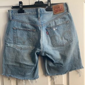 Levis Distressed Denim Shorts Size 27